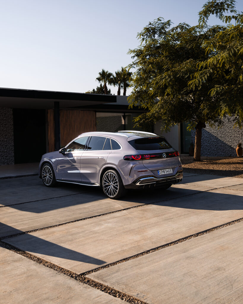 12341908 c.p.bh.x540 pad bev socialstill ext rear silhouette villa blurred 4 5 plate de rgb