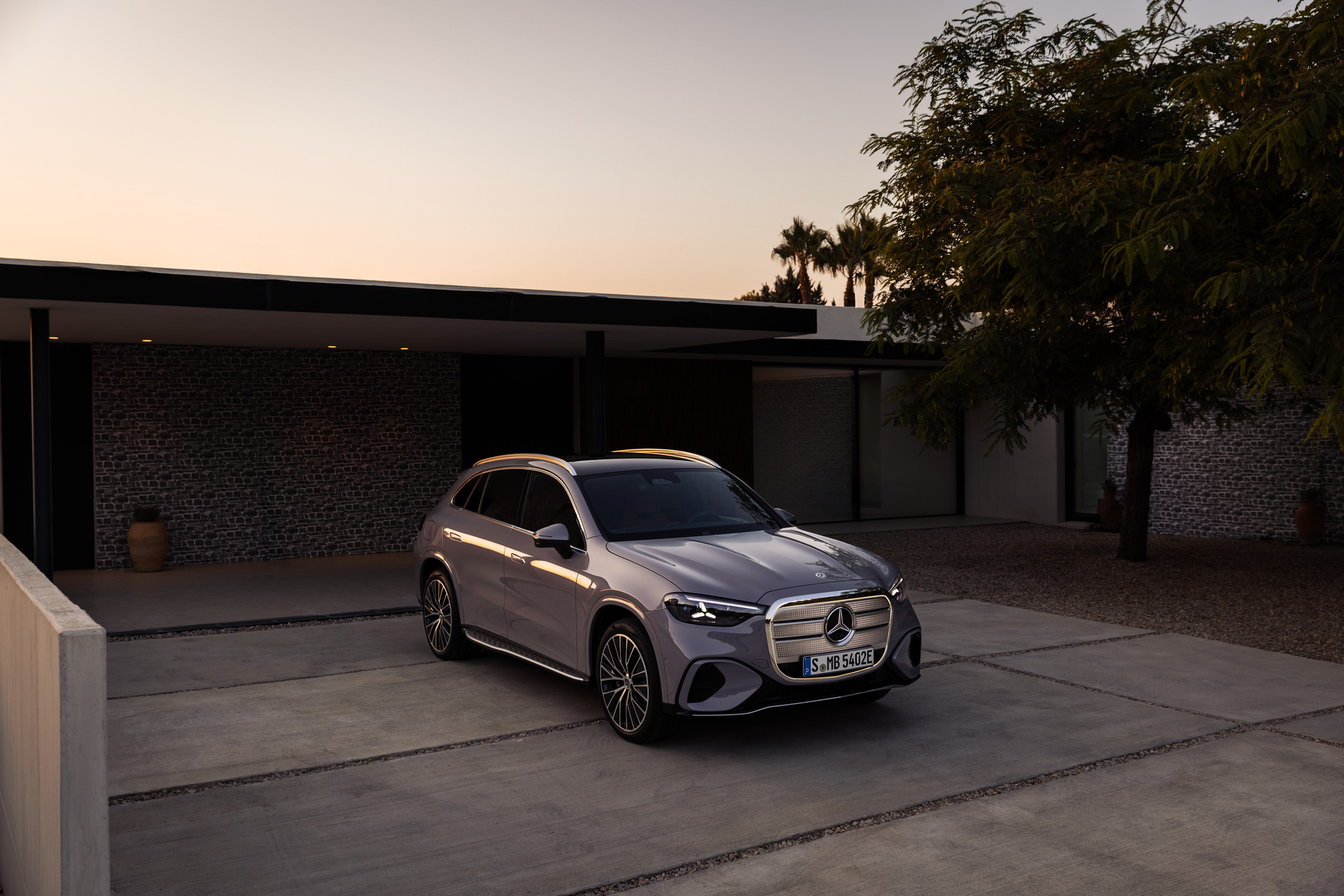 12343940 c.p.bh.x540 pad bev socialstill ext high front 3 4 top down 7 6 plate de rgb