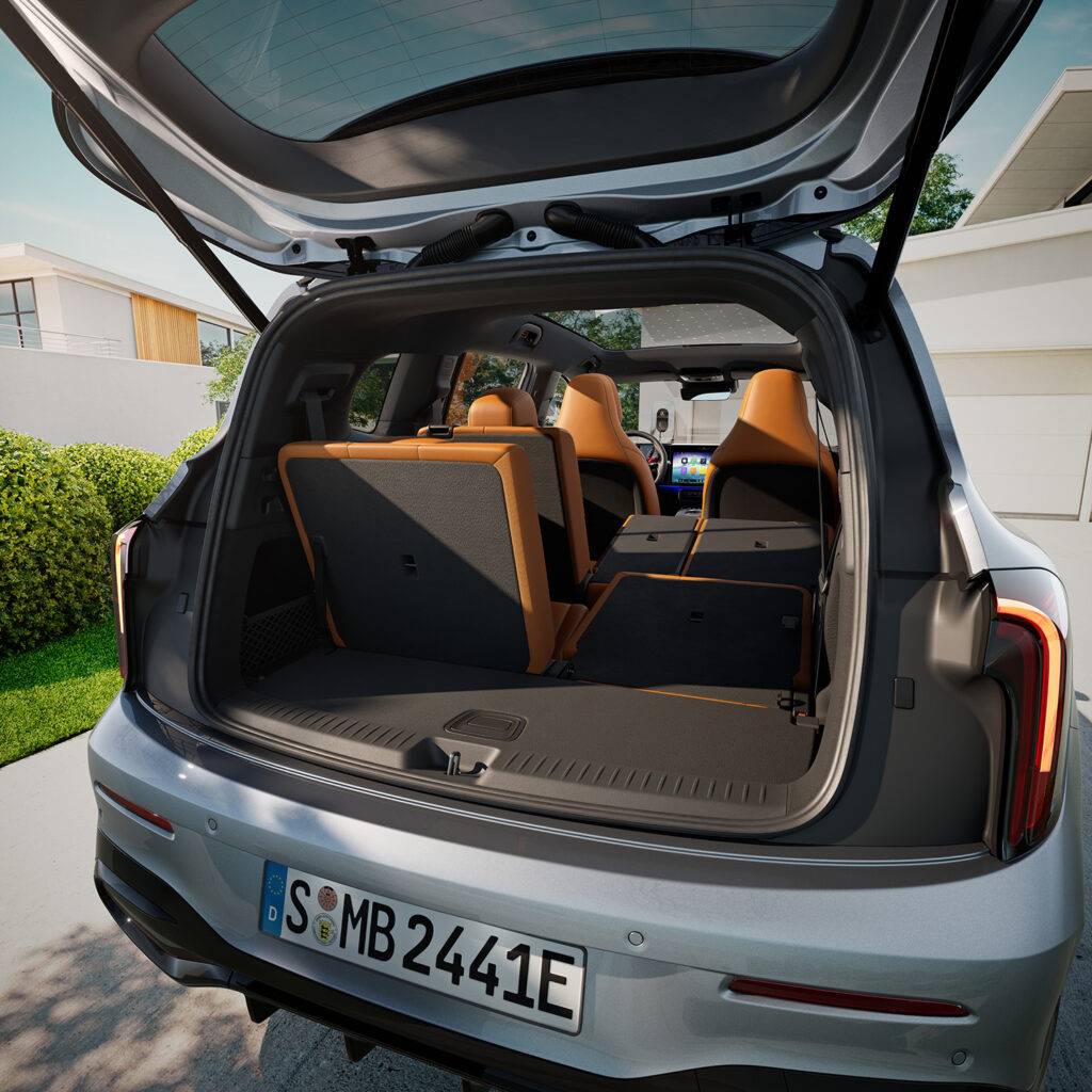 12624884 C.P.L.X244 PAD BEV ProdStillUnreal 14 INT Luggage Space 1 1 RGB