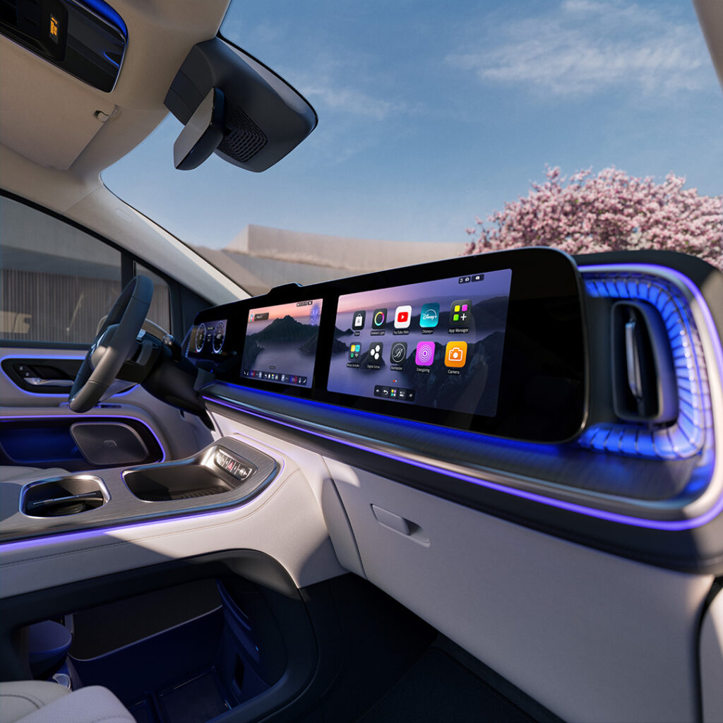 MBUX Superscreen som sträcker sig över hela bilens bredd